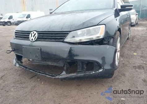 2014 Volkswagen Jetta 1.8T Se z USA, uszkodzony, nr VIN 3VWD17AJ9EM234976